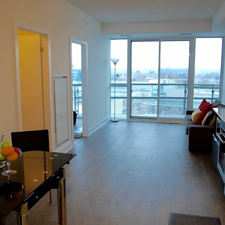 Shops At Don Mills Furnished Apartments Торонто Экстерьер фото