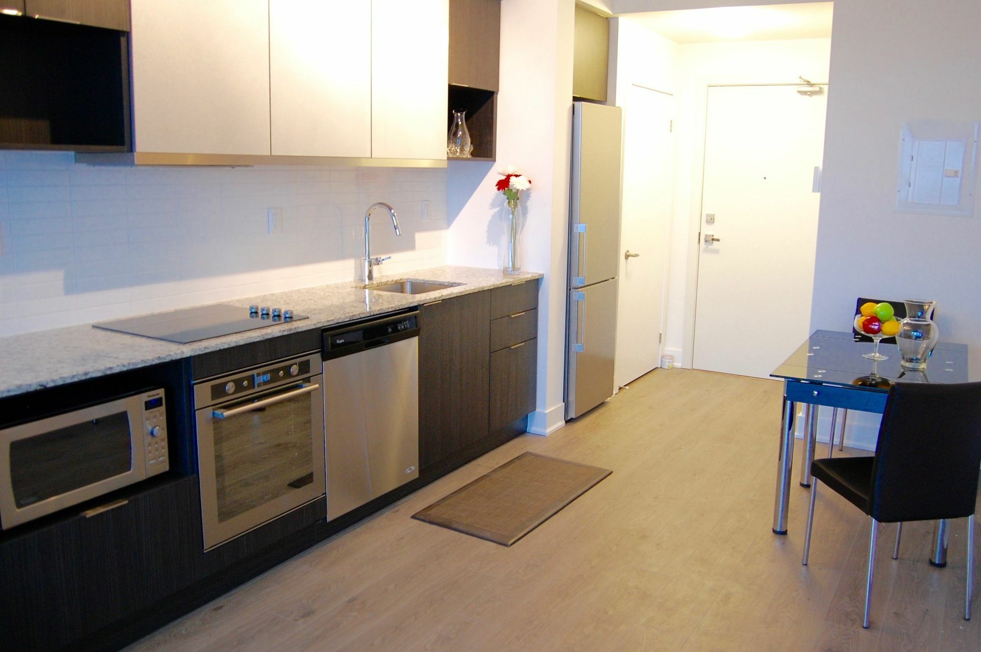 Shops At Don Mills Furnished Apartments Торонто Экстерьер фото