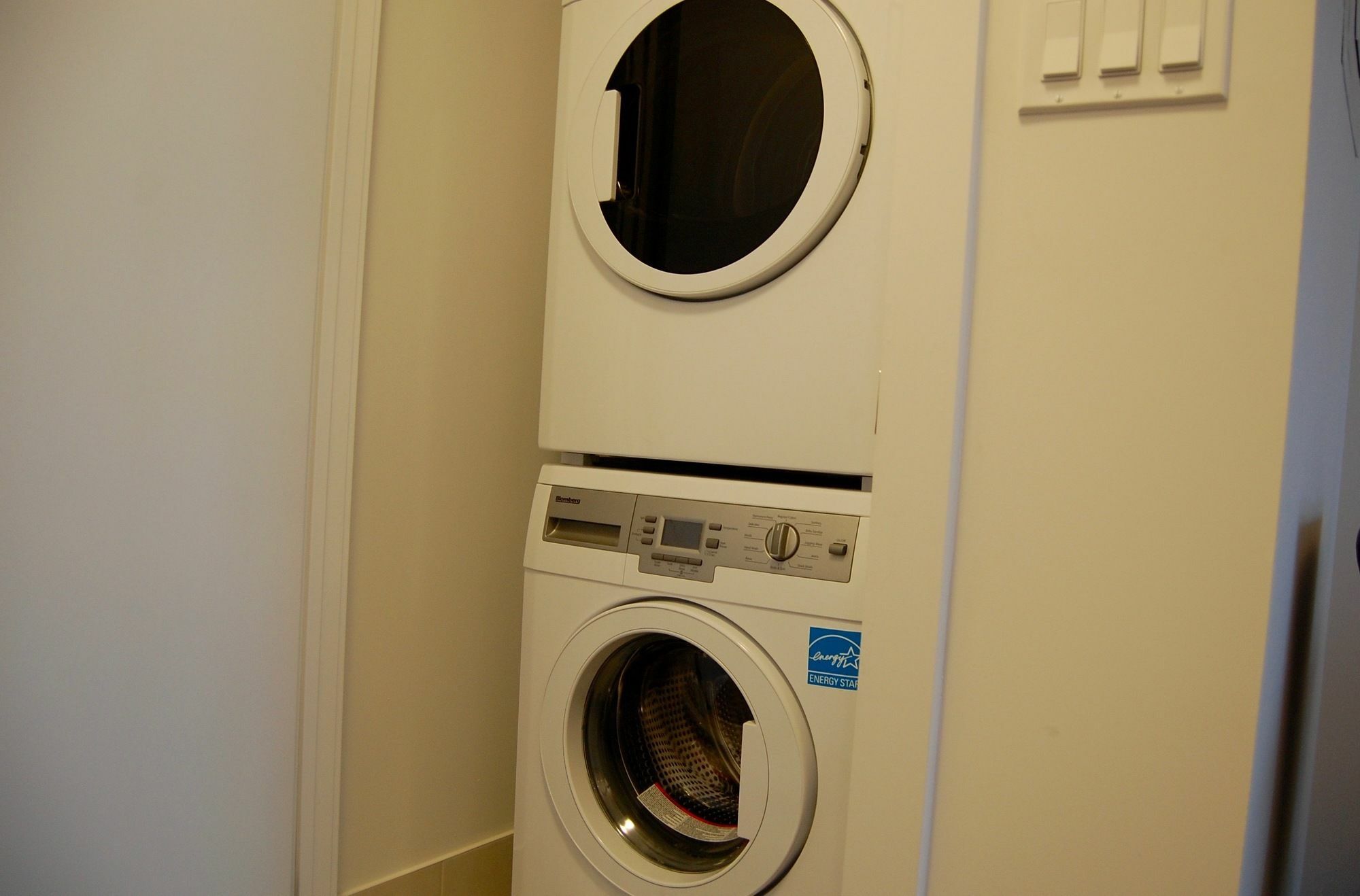 Shops At Don Mills Furnished Apartments Торонто Экстерьер фото